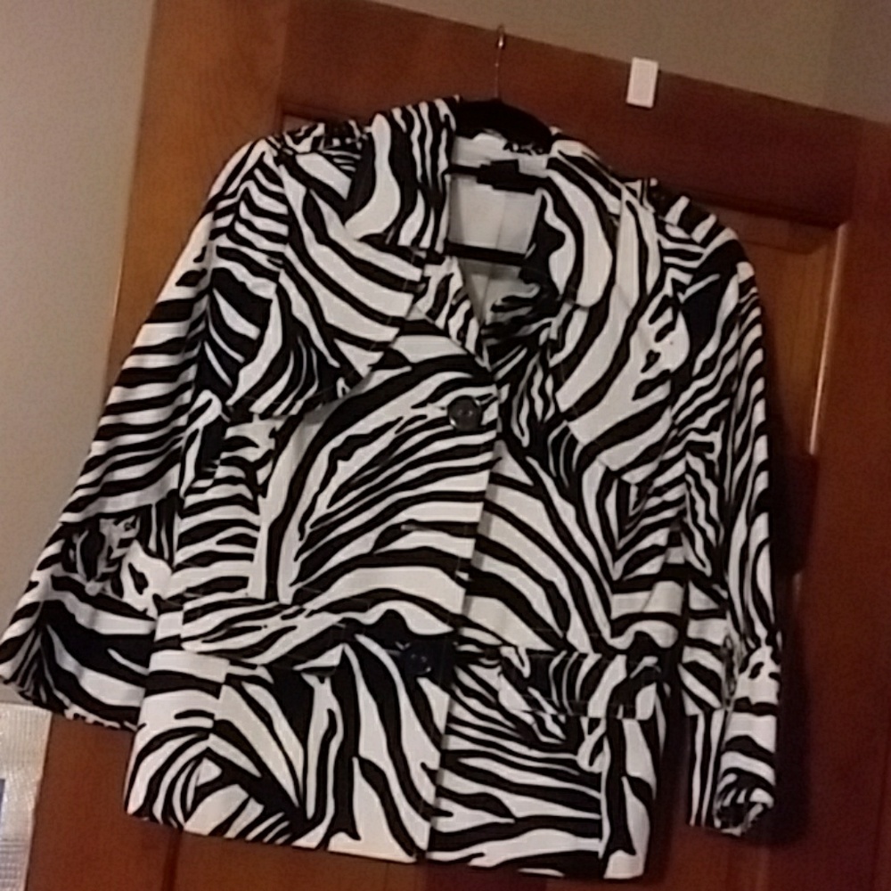 Cute zebra print light weight jacket.